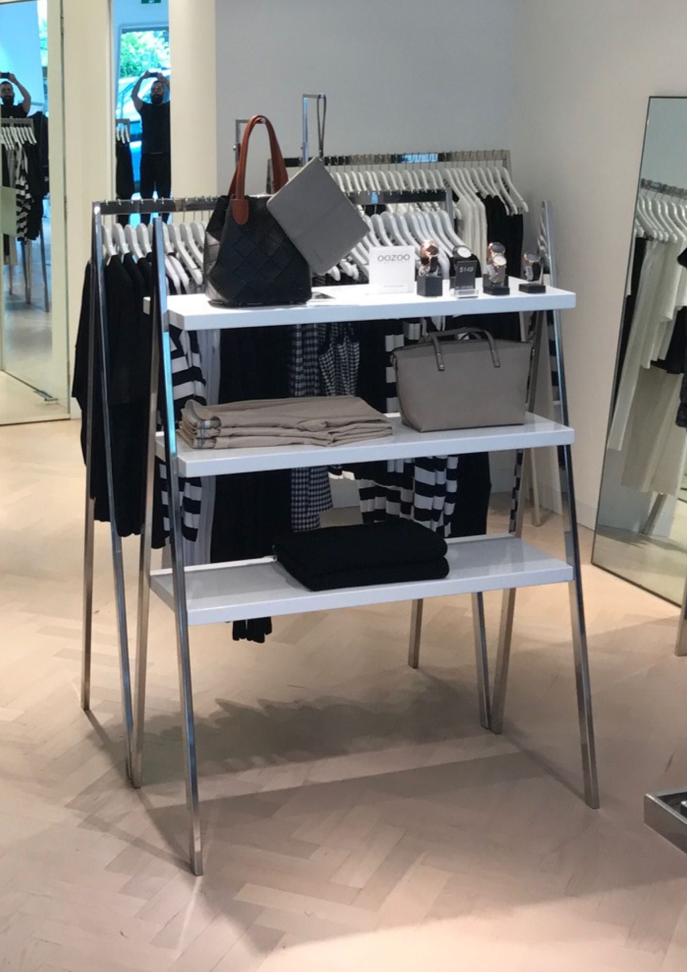 SHELF UNIT