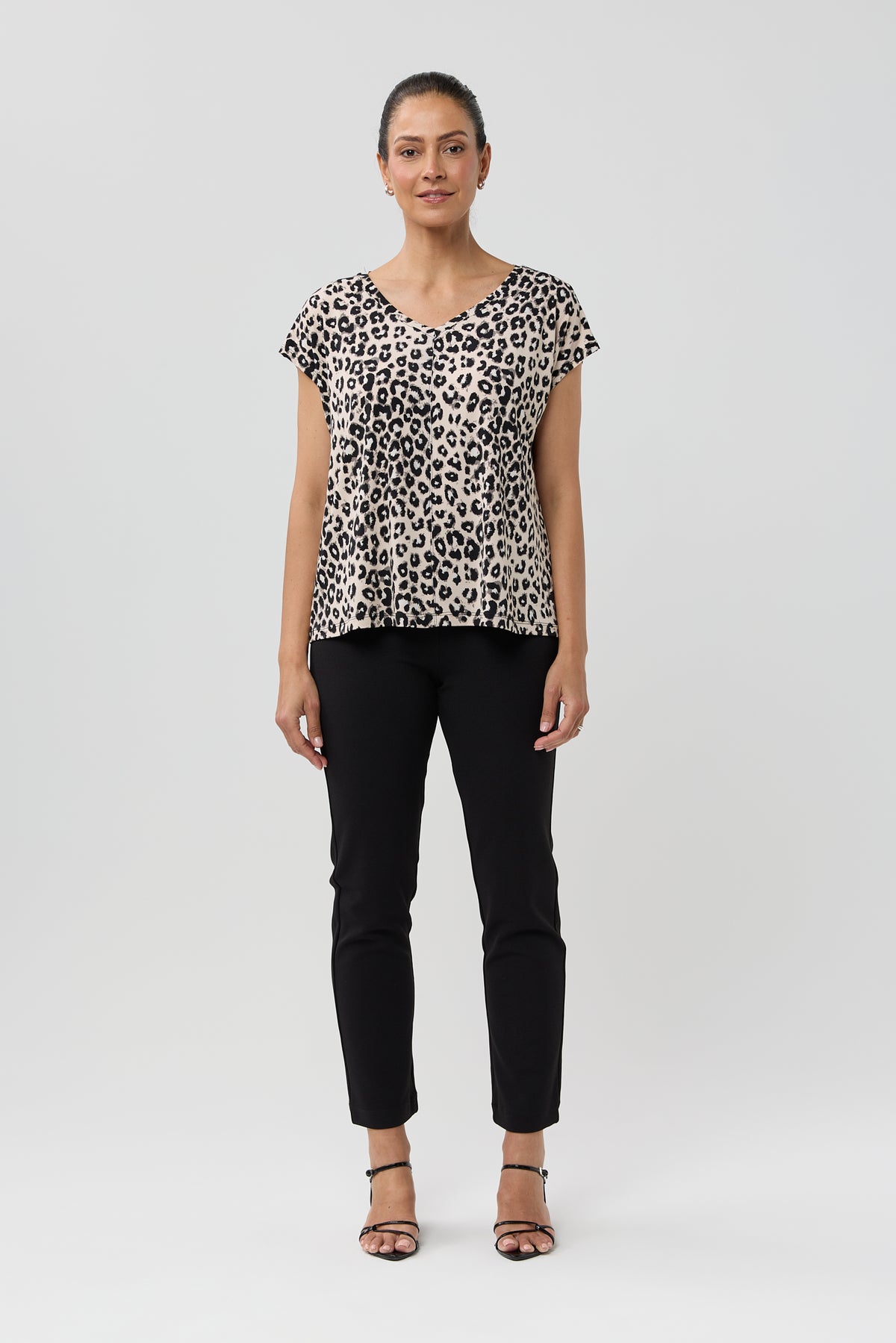 LEOPARD V NECK TEE
