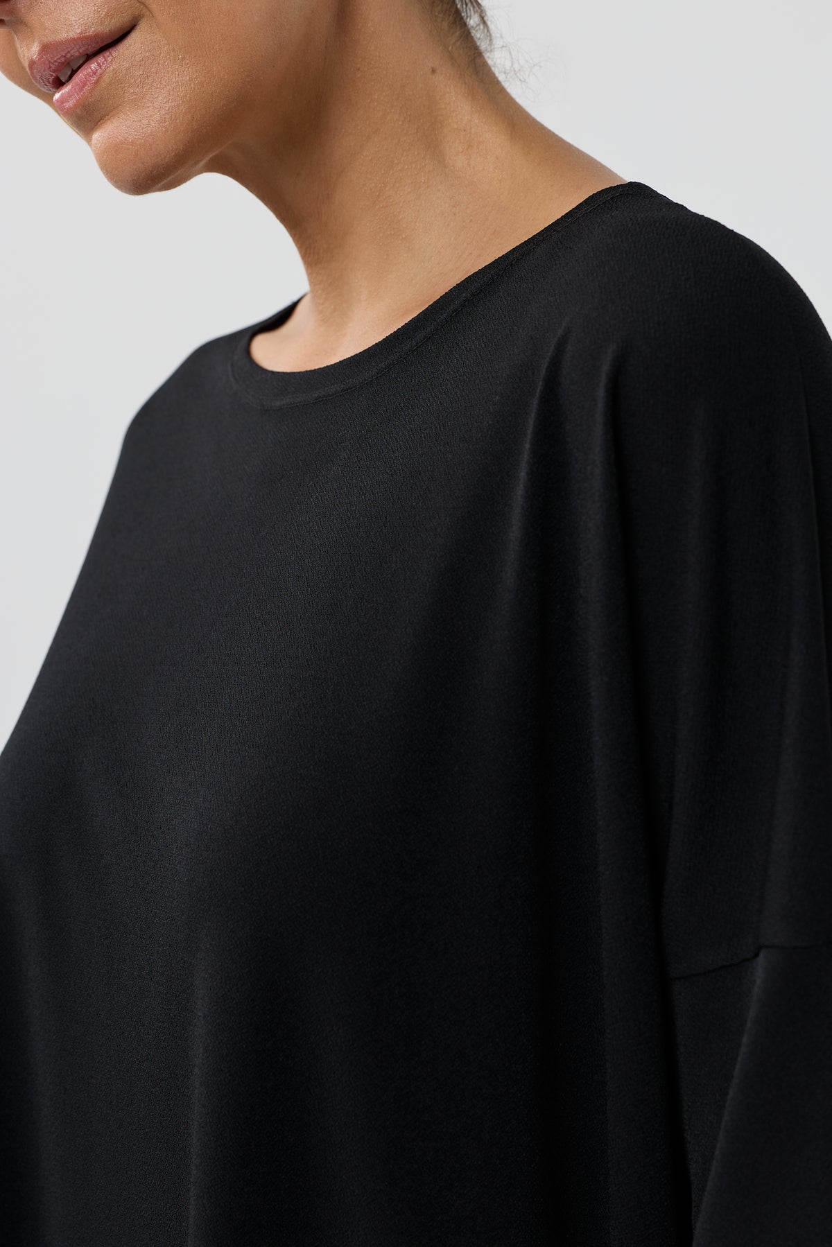 ESCAPE TOP