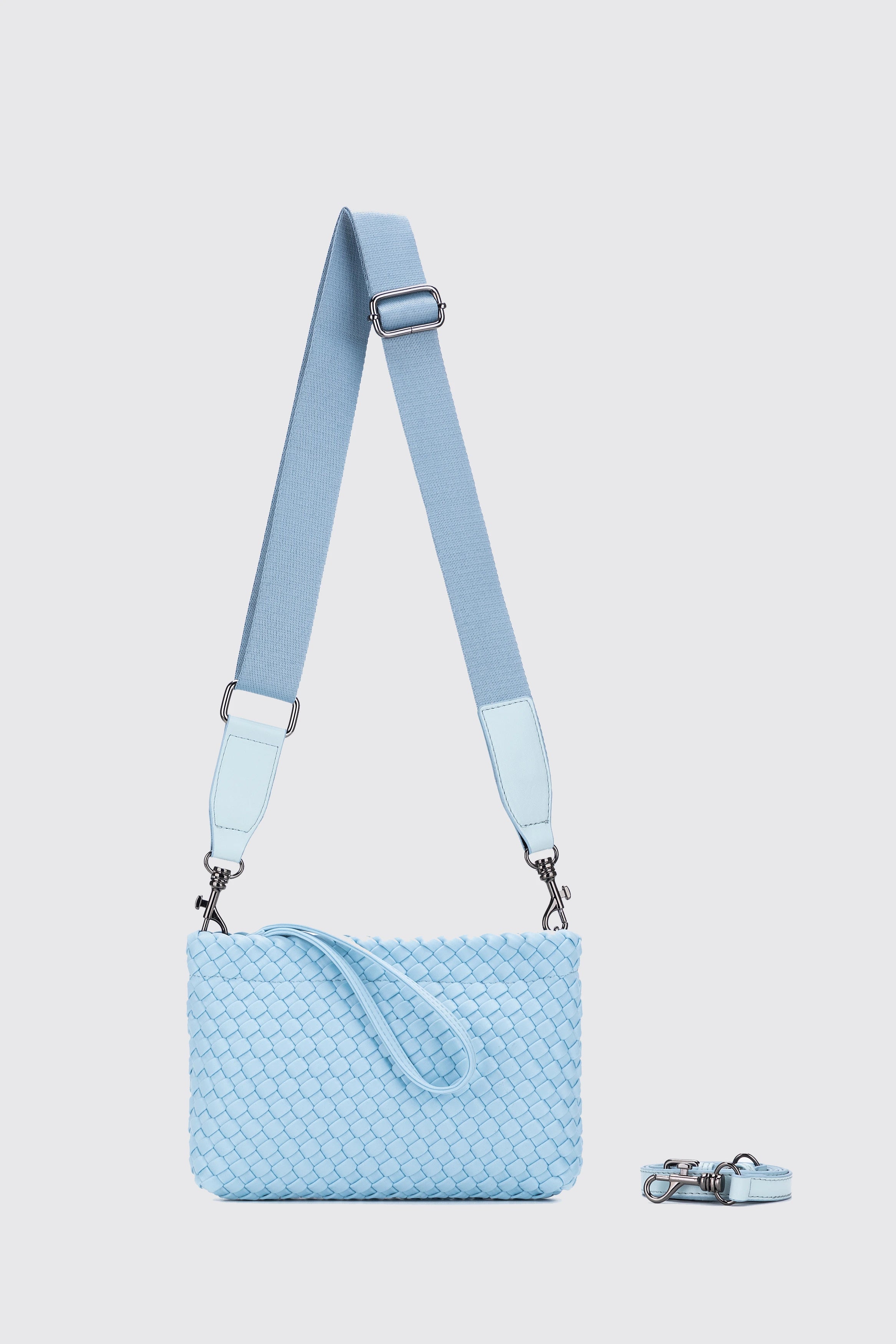 ARIA CLUTCH CROSSBODY BABY BLUE