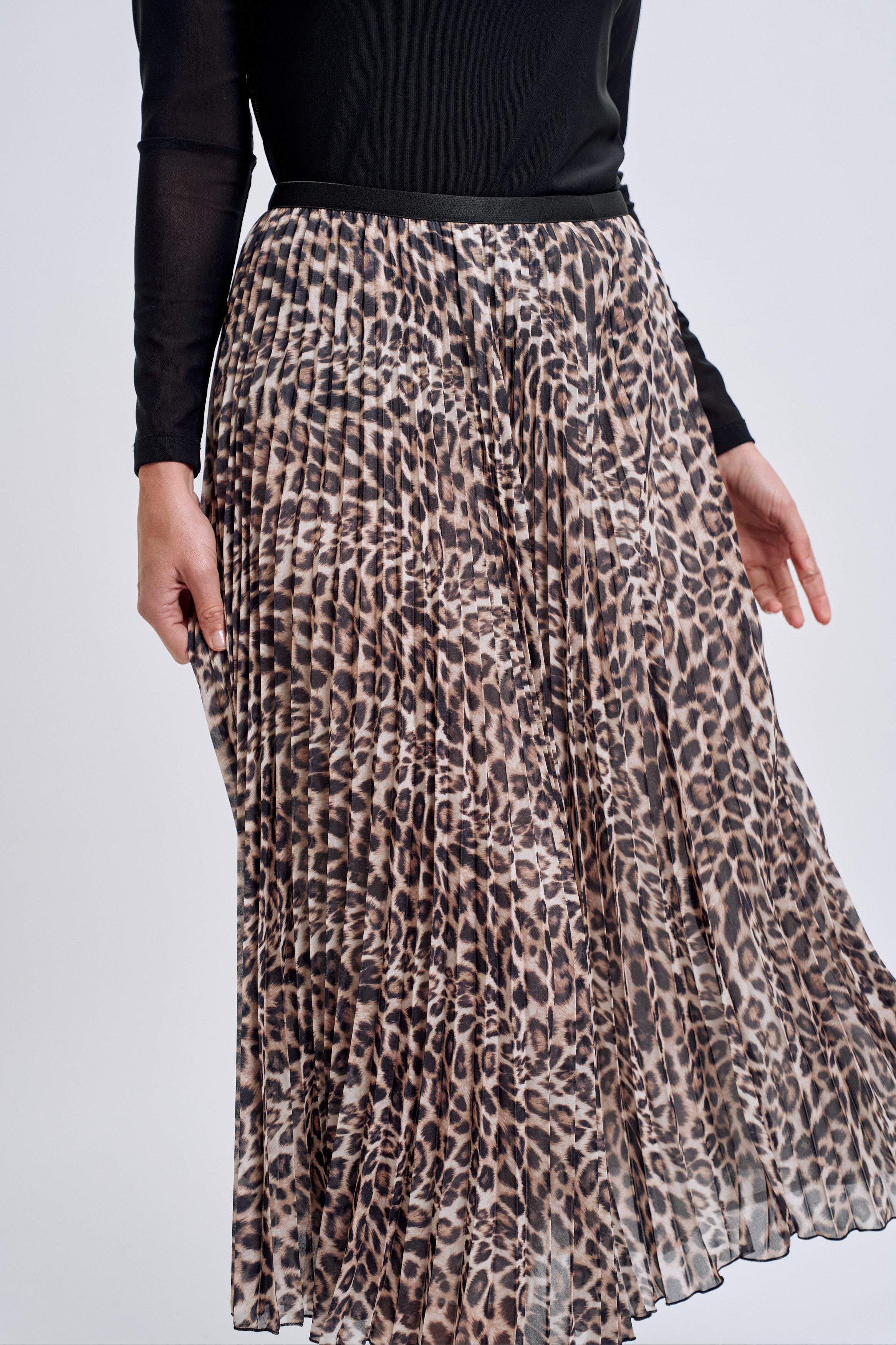 FIERCE PLEATED SKIRT