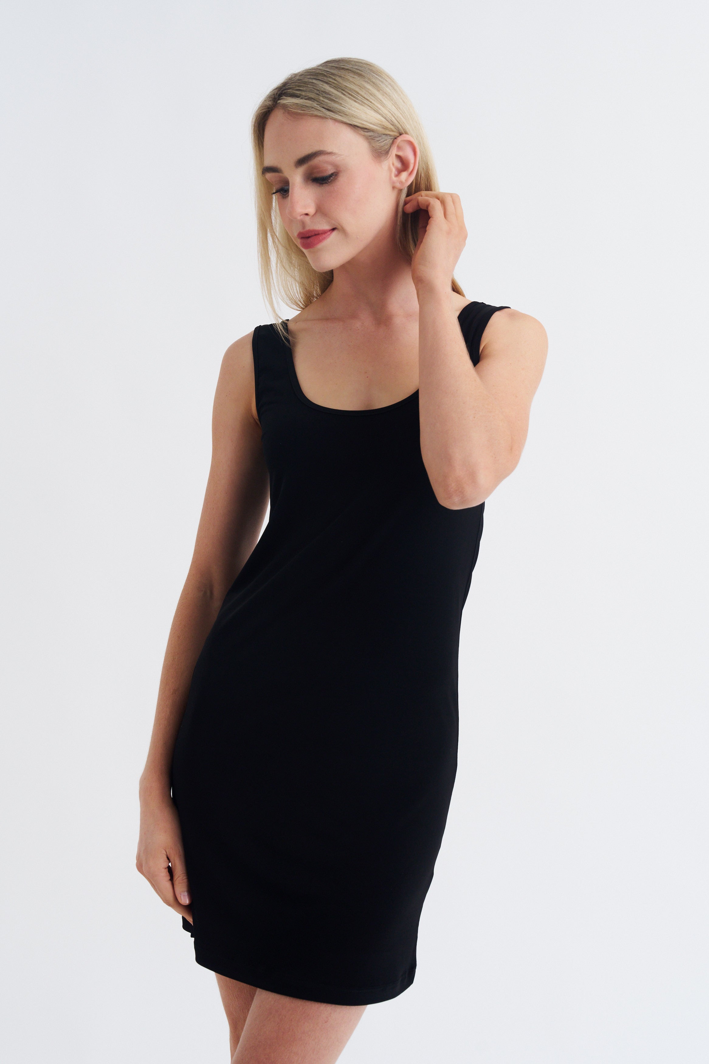 SCOOP NECK SLIP