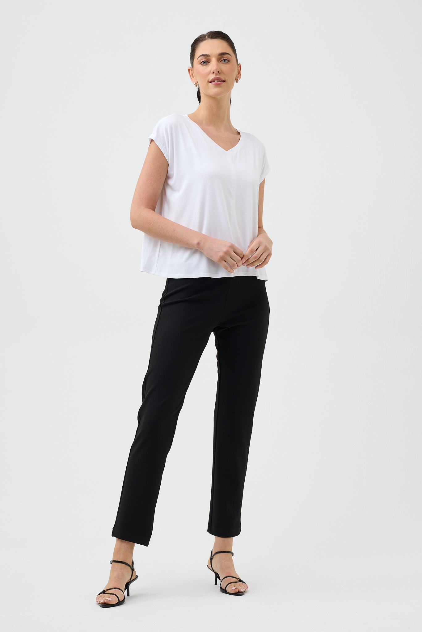 V NECK TEE