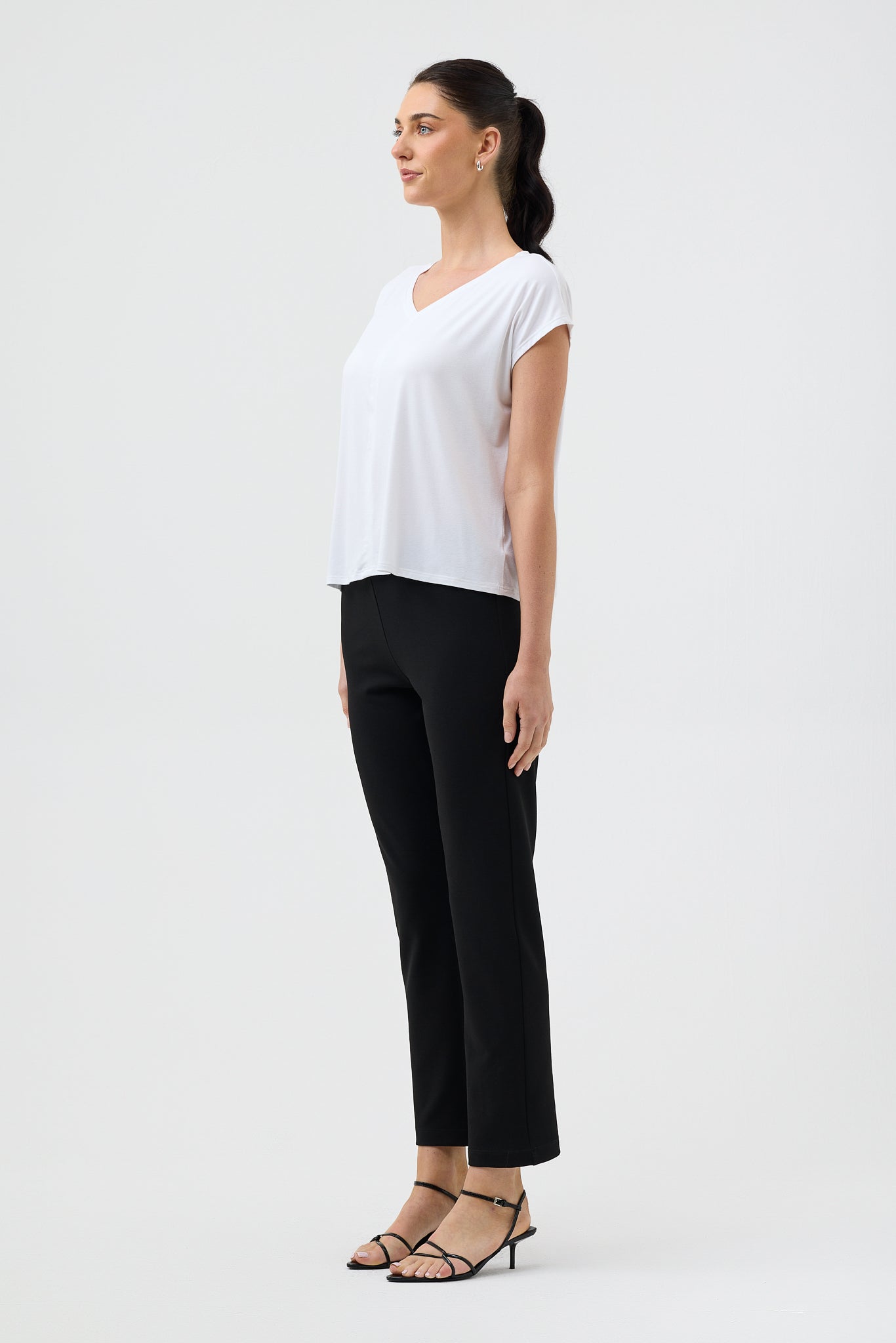 V NECK TEE