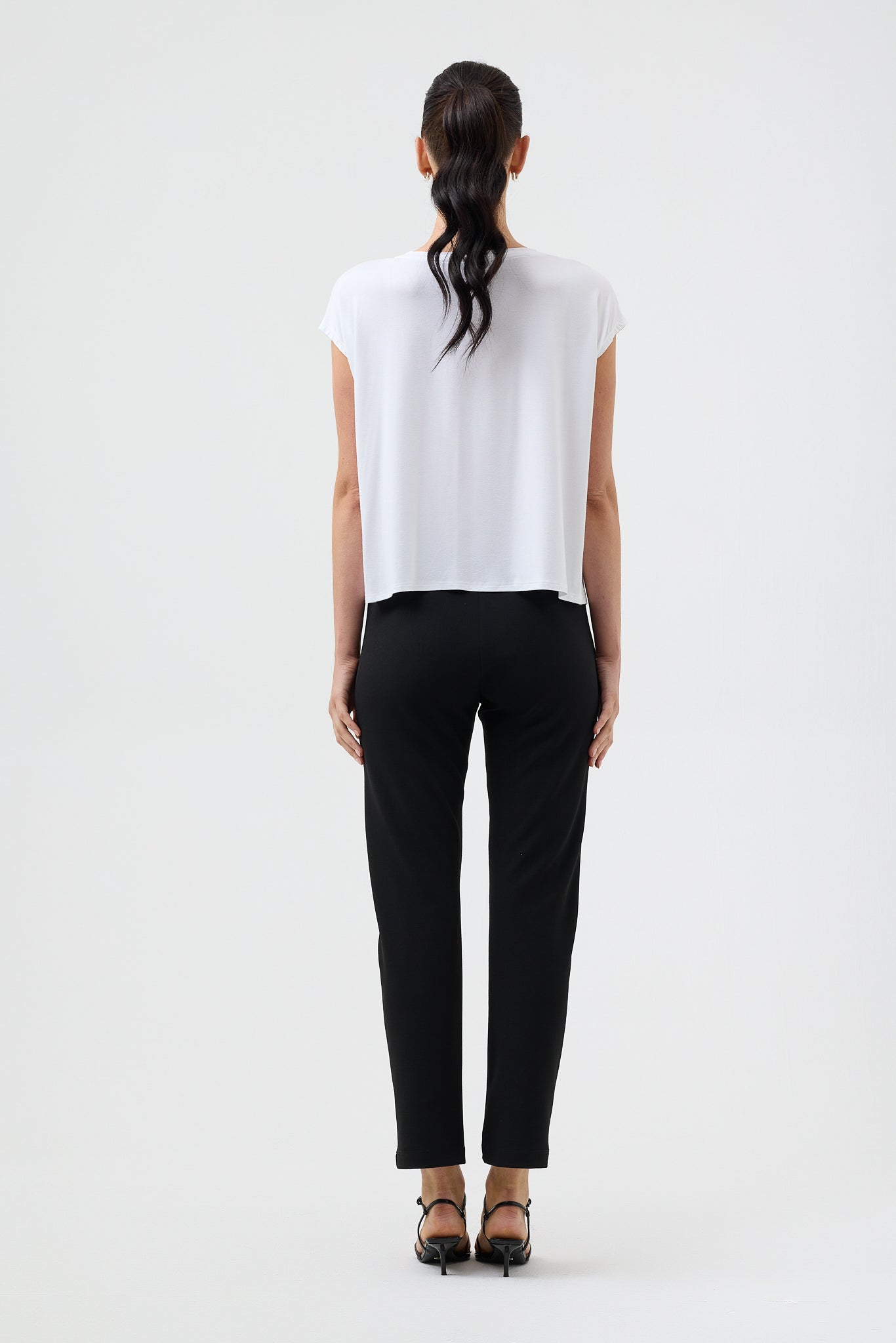 V NECK TEE