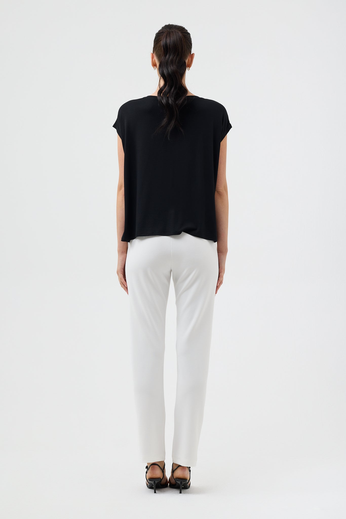 V NECK TEE
