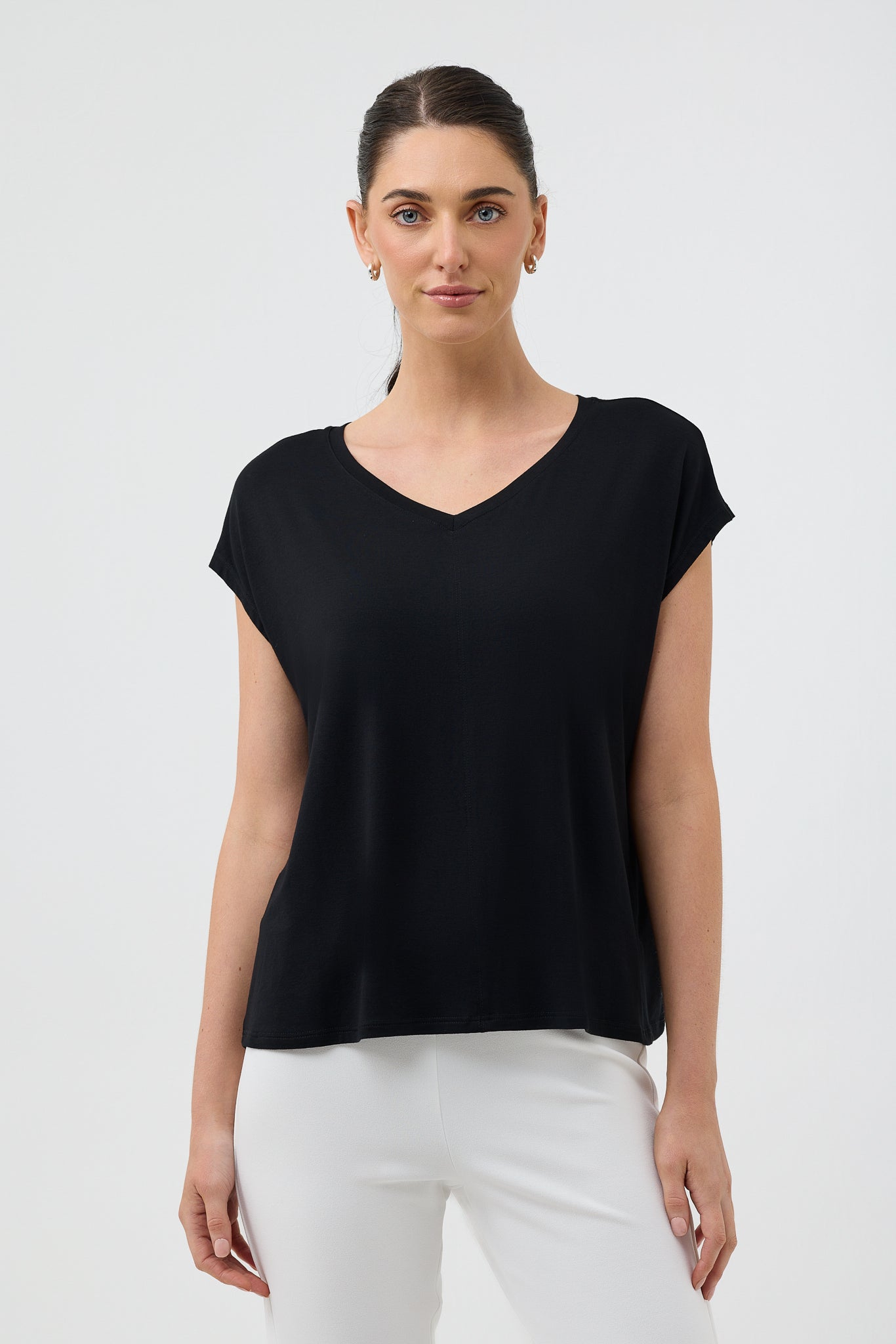 V NECK TEE