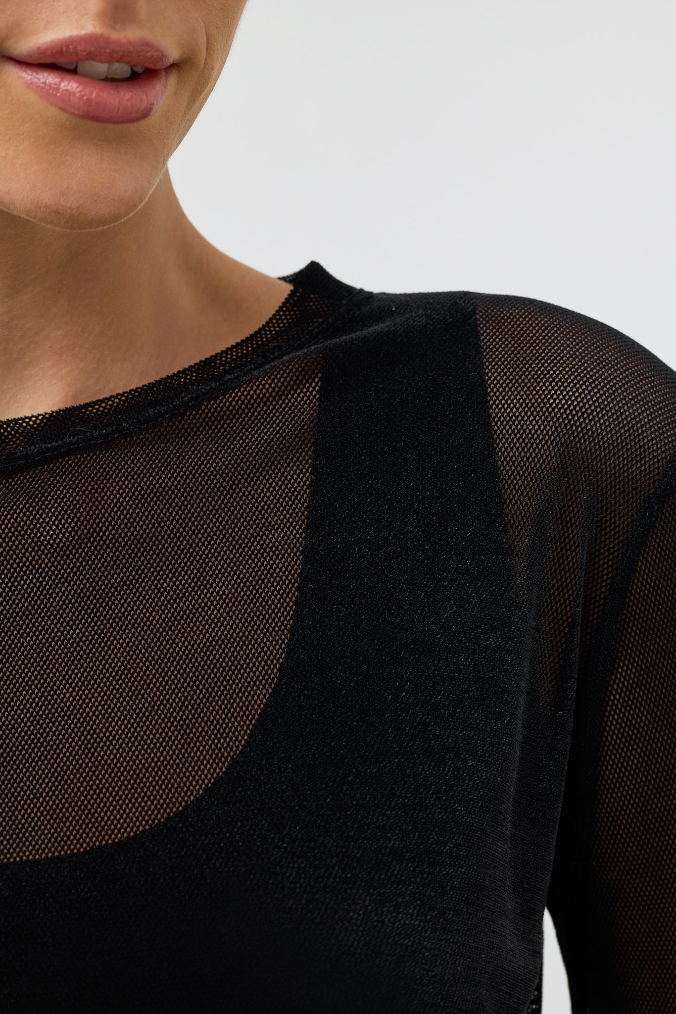 VELOUR MESH TOP