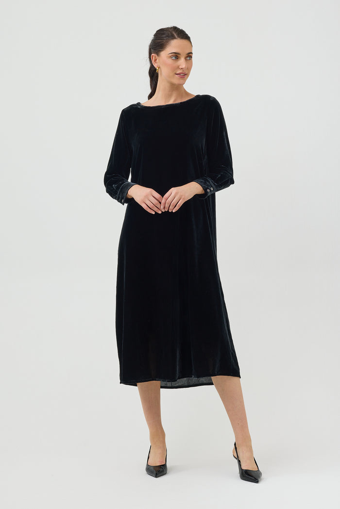Elegant Mature Women's Dresses for All Occasions