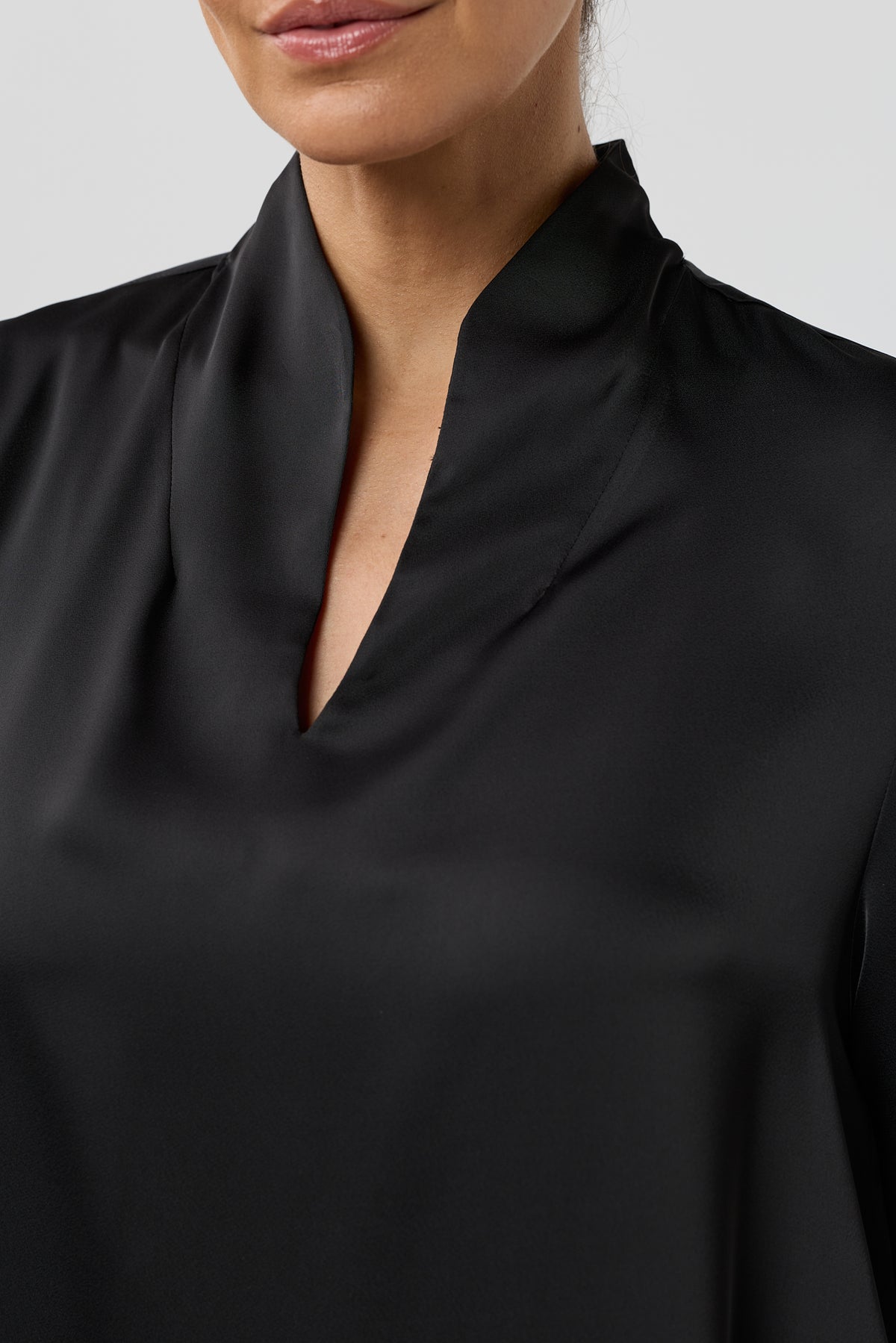 SKYLINE SATIN TOP