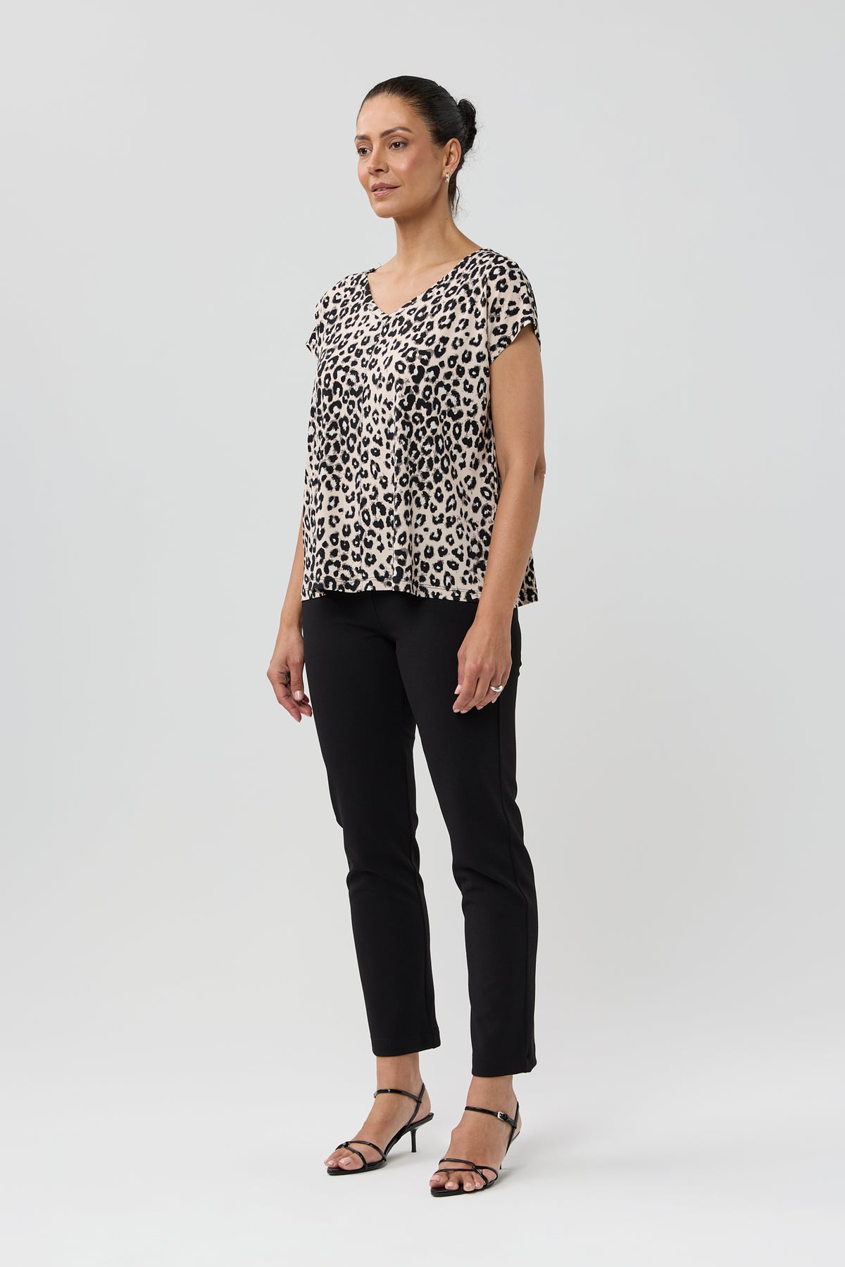 LEOPARD V NECK TEE