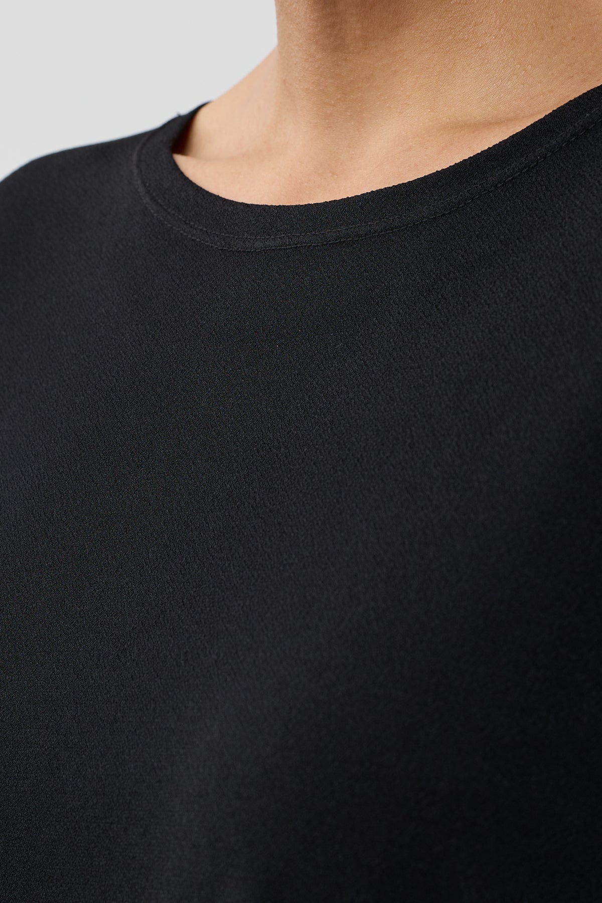 ESCAPE TOP