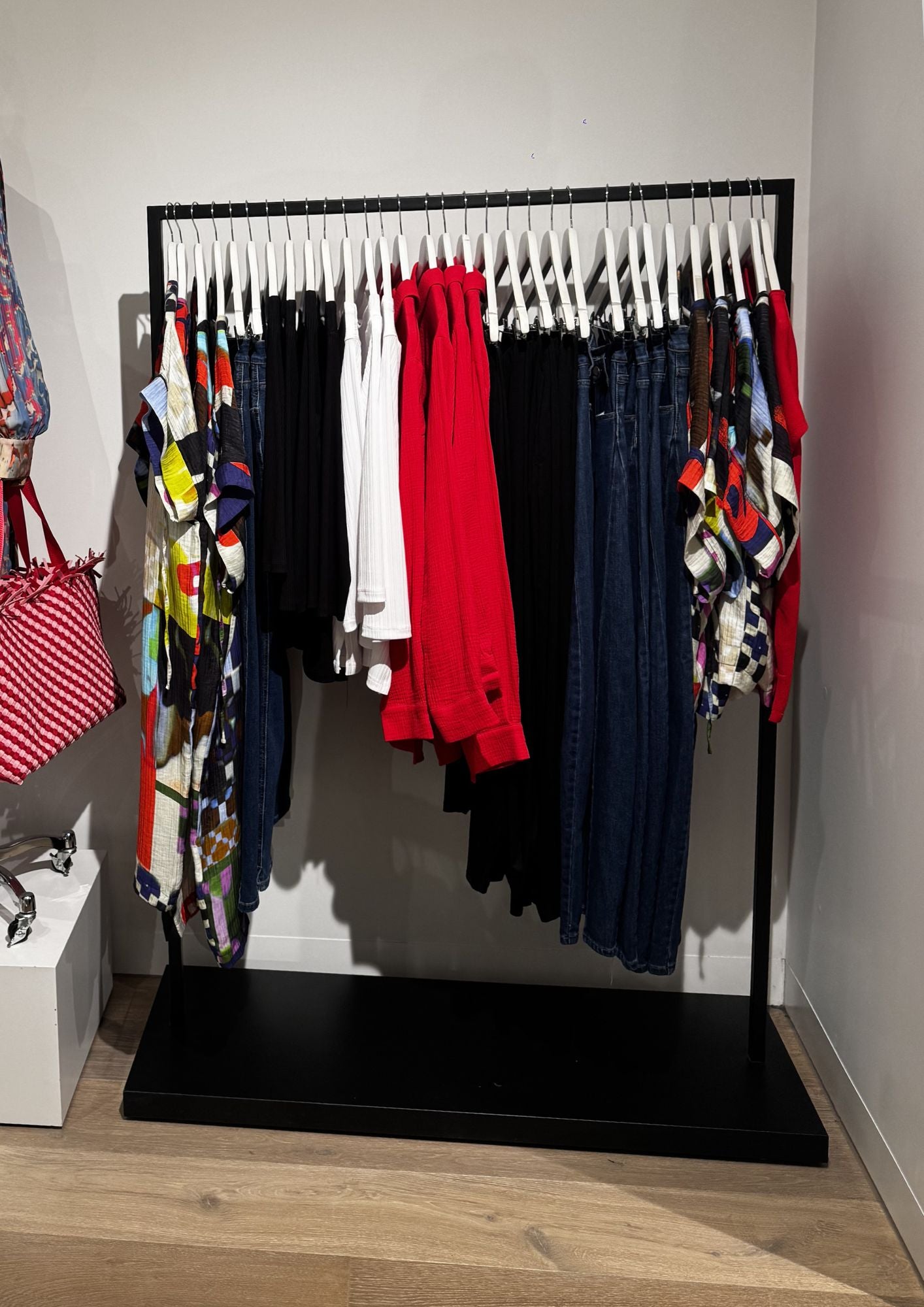 LARGE NON-FRAMED RACK