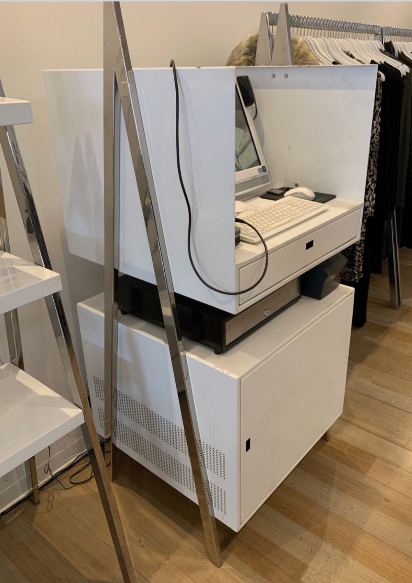 WORK DESK