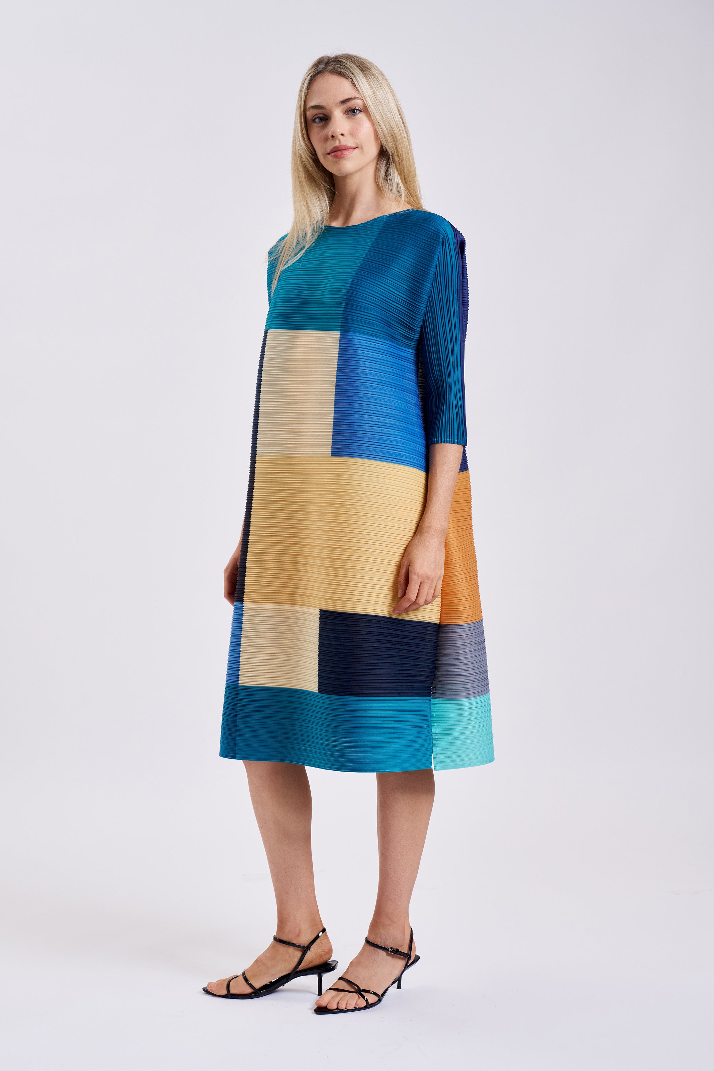 STYLE PLEATED DRESS