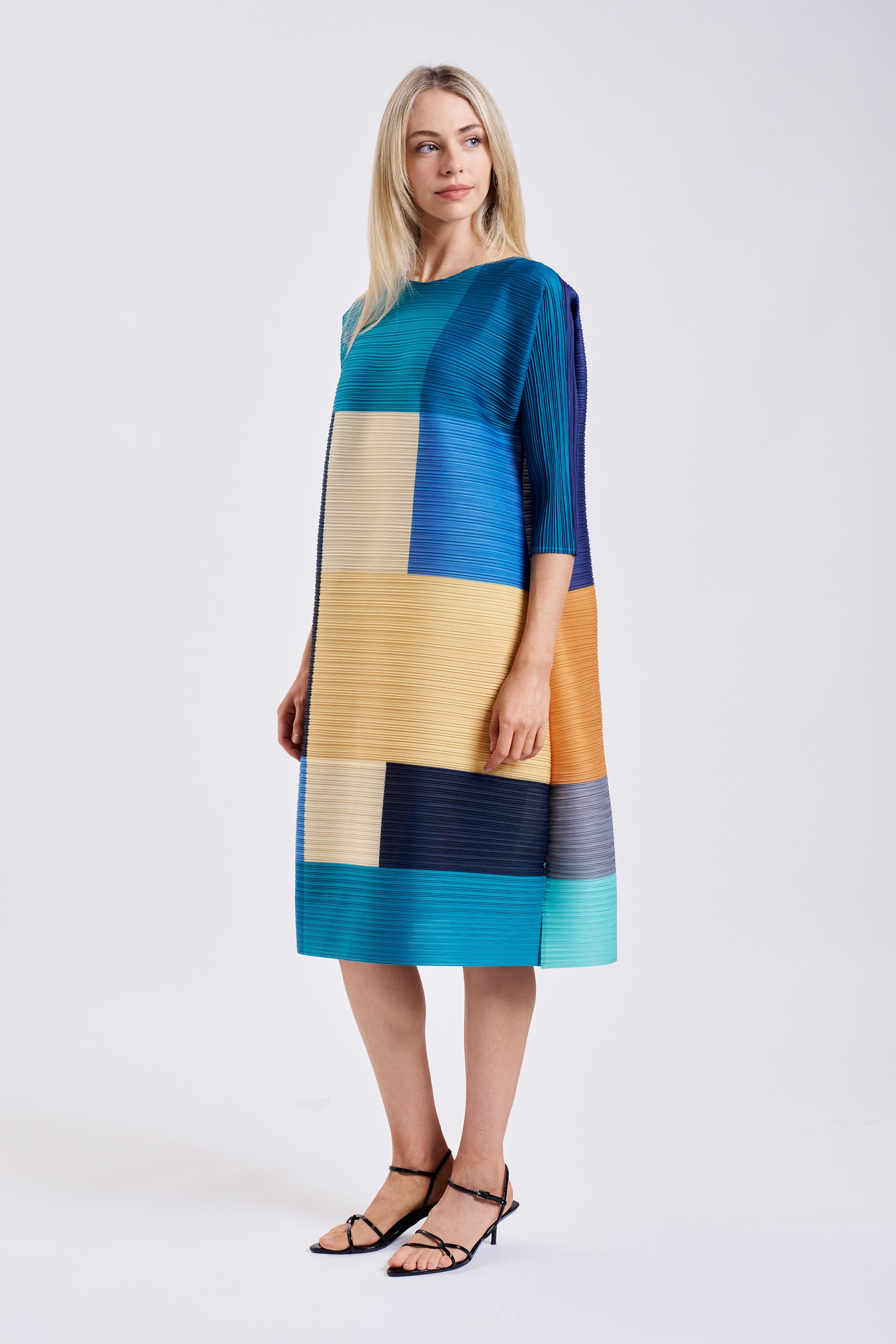 STYLE PLEATED DRESS