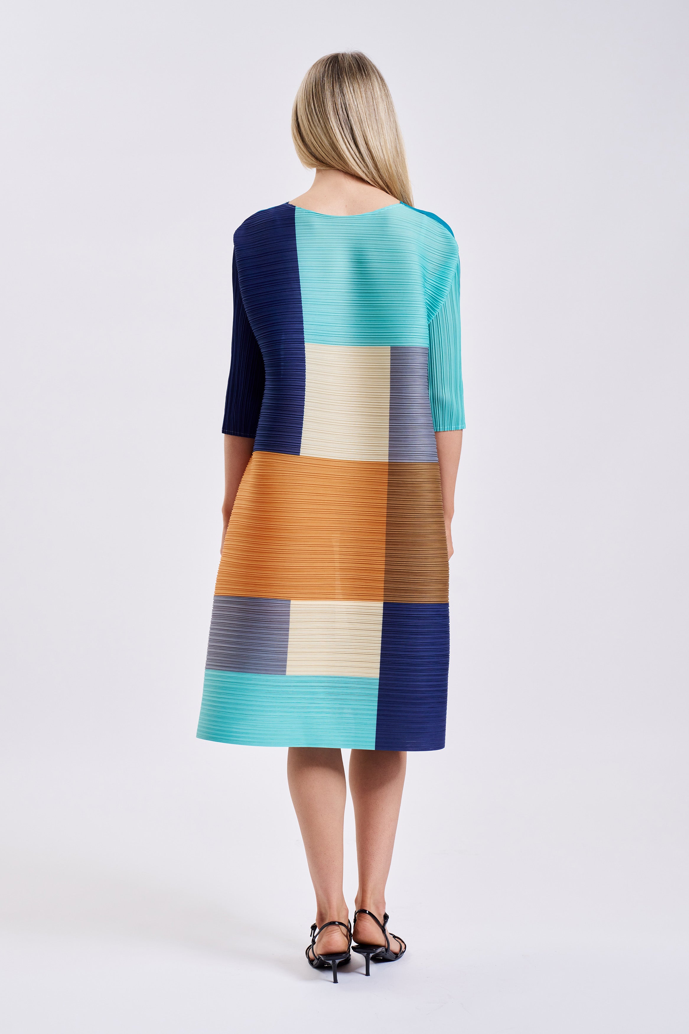 STYLE PLEATED DRESS