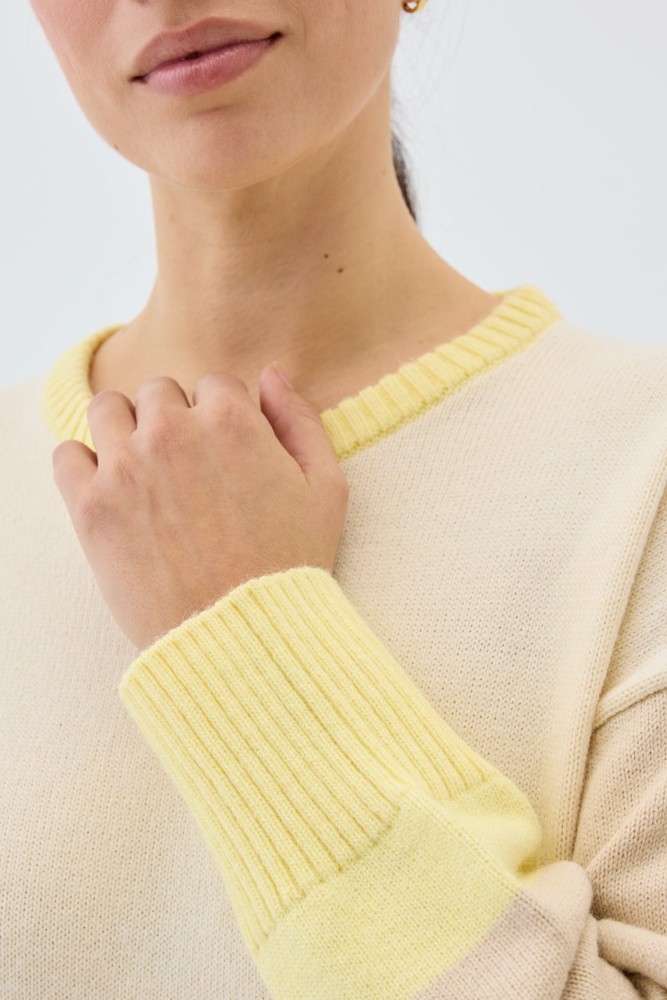 GLEAMING KNIT