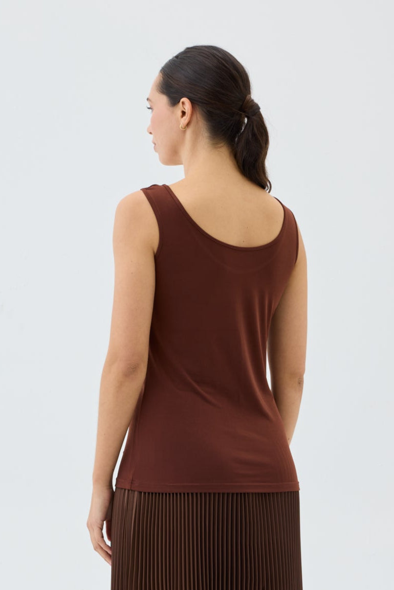 SEASONAL SCOOP NECK TANK